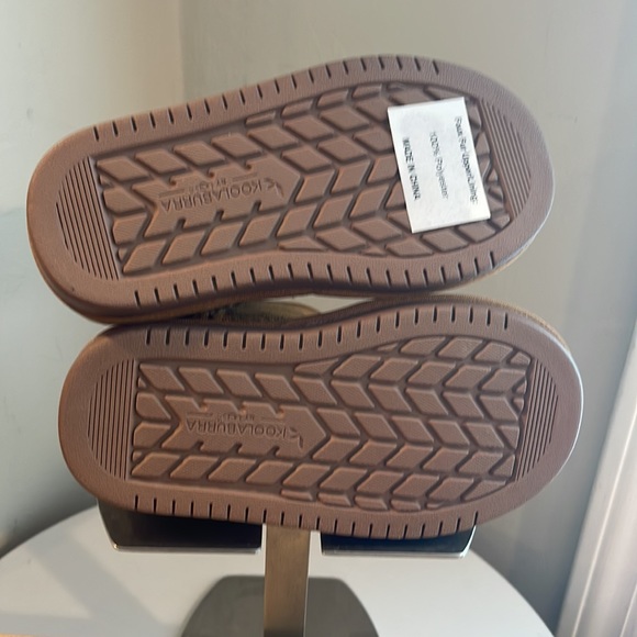 Koolaburra by UGG Child Victoria Short Fashion Warm And Cozy Boot PRICE IS FIRM - Picture 6 of 7